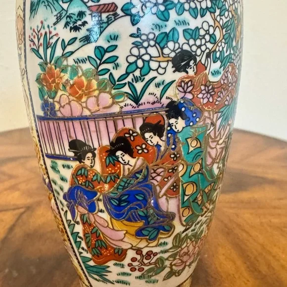 Japanese Satsuma Geisha Girl Porcelain Vase 9 1/2 Inches - Picture 3 of 10